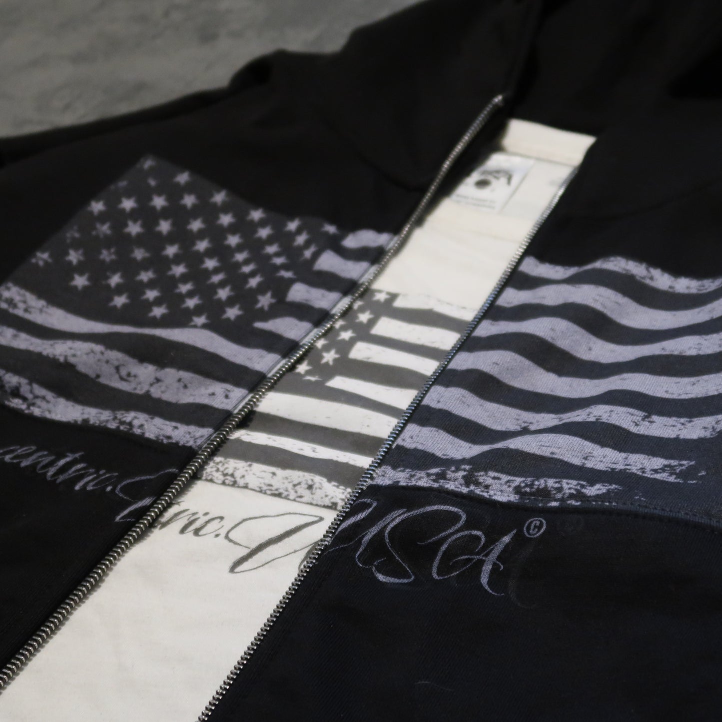 Flagged zip